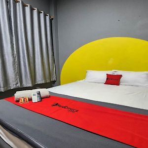 Kamar double standard